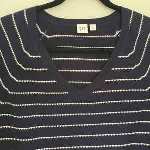 Gap sweater size small